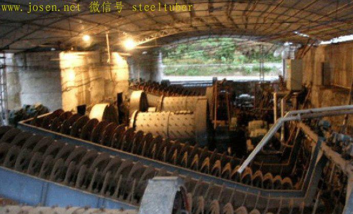 選礦車間景象——球磨機和螺旋分級機.jpg 選礦車間景象——球磨機和螺旋分級機.jpg