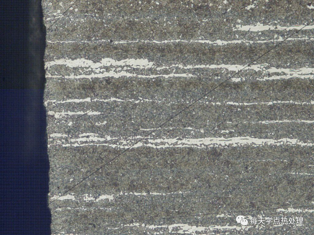 45#鋼調(diào)質(zhì) 原材料鐵素體存在著嚴(yán)重帶狀 100×